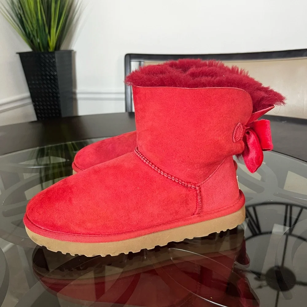 UGG Mini Bailey Bow II boots in a red suede finish Women’s Sz 7